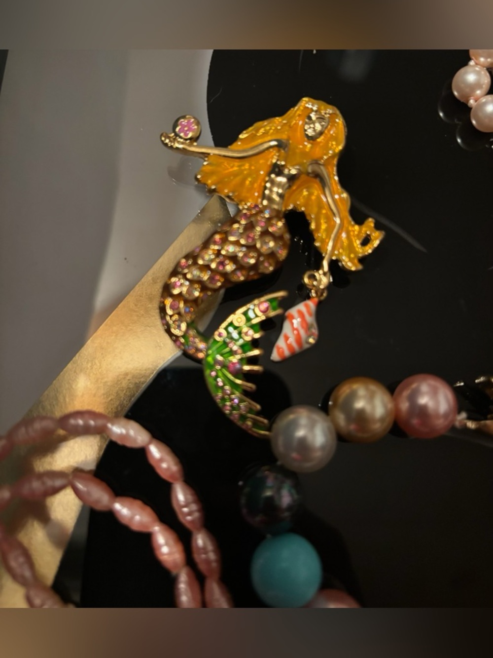 2 Faux Pearl Necklaces, Mermaid Brooch, & a Faux Pearl Bracelet #337 - Picture 5 of 11